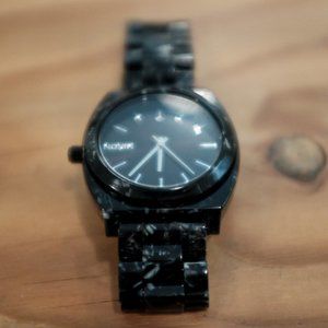 RARE: Mens NIXON watch